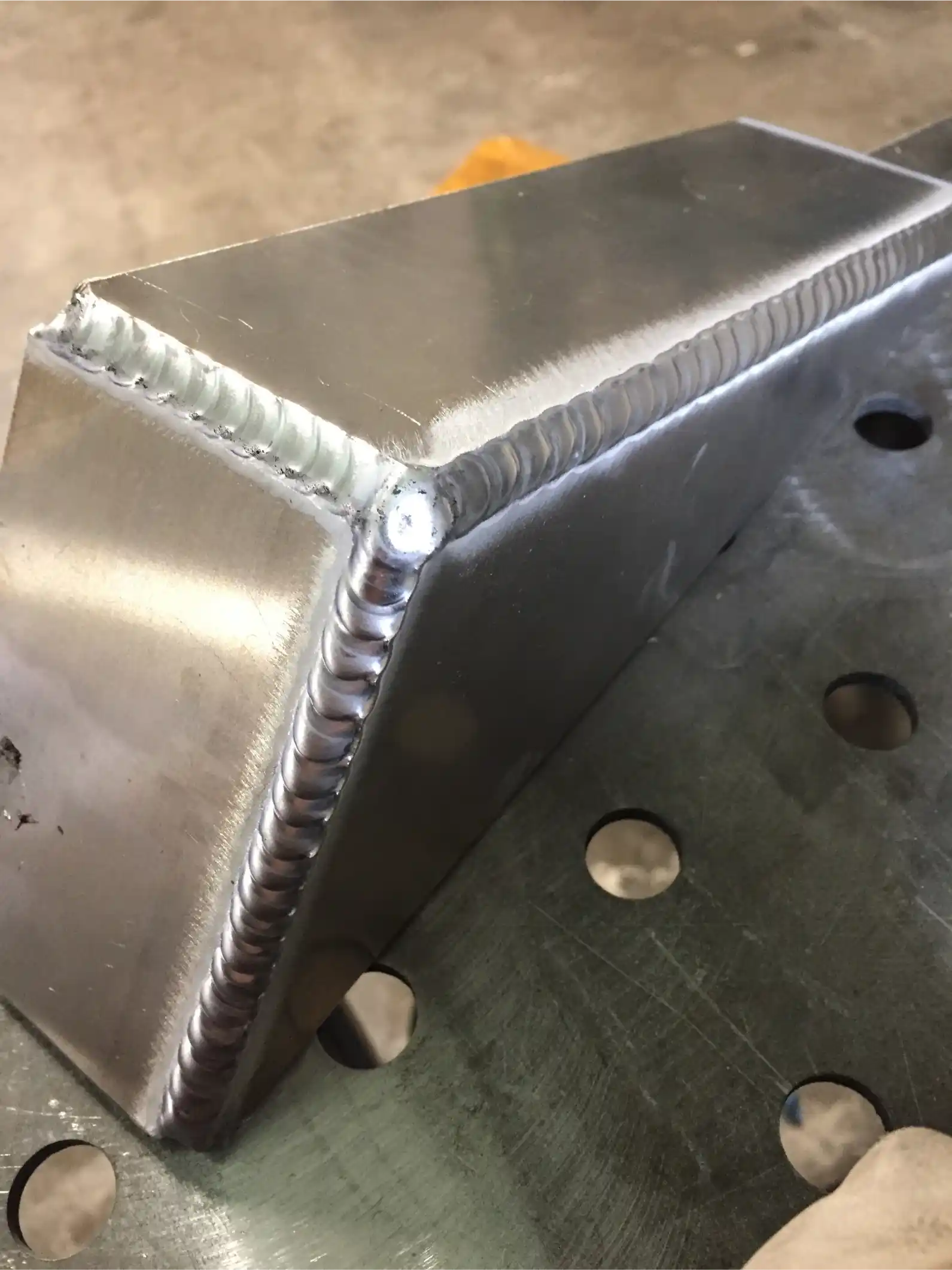 Welded corner joint